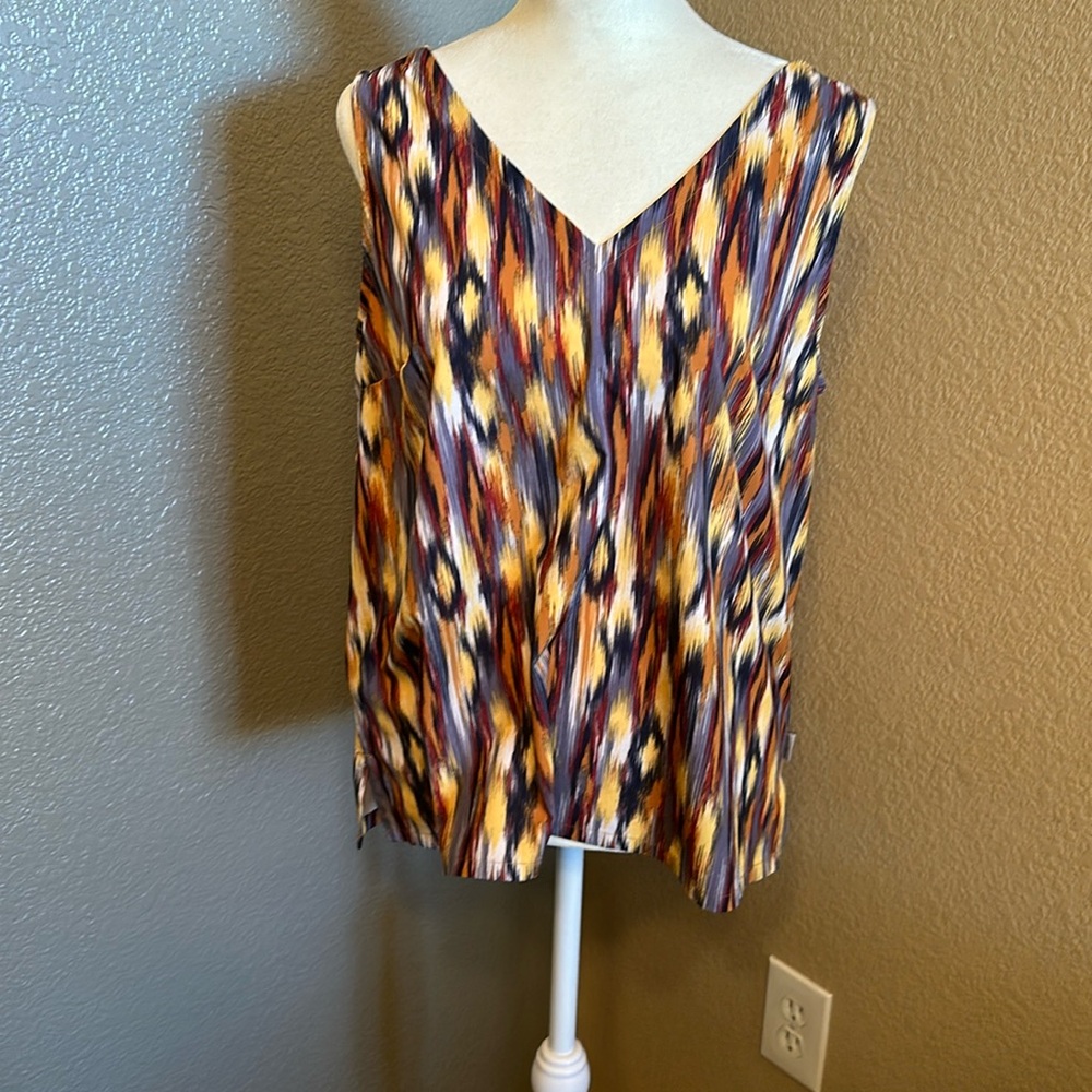 Eddie Bauer size Small geometric animal print blouse sleeveless